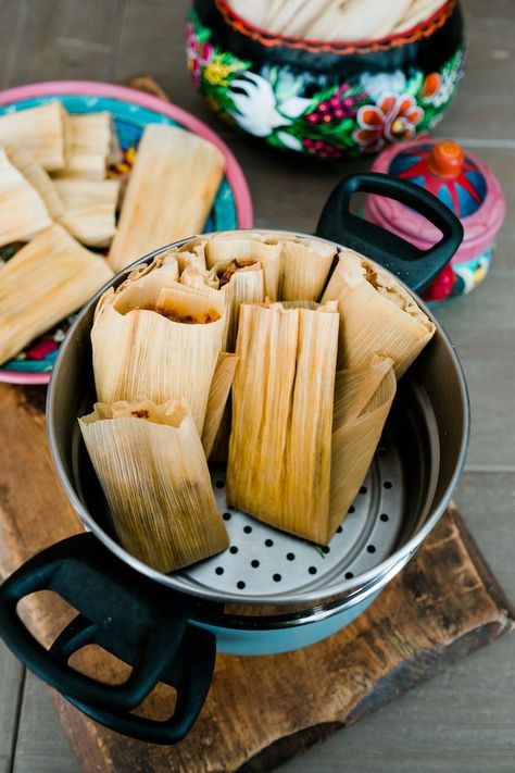 Delicious chicken is slow cooked until extra tender and then shredded for these spicy chicken mole tamales. Serve topped with mole sauce for added flavor. #chicken #mole #tamales #mexican #mexicanrecipe | muybuenocookbook.com via @muybueno Mole Tamales, Tamale Filling, How To Make Tamales, Mole Recipe, Tamales Recipe, Recetas Salvadorenas, Recetas Puertorriqueñas, Chicken Mole, Tamale Recipe