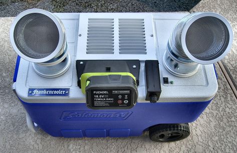 Ice Chest Air Conditoner Ice Chest Air Conditioner How To Make, Diy Portable Air Conditioner, Cooler Ac Diy, Diy Cooler Air Conditioner, Home Made Air Conditioner, Air Conditioner Diy, Battery Powered Air Conditioner, Bucket Air Conditioner, Homemade Ac