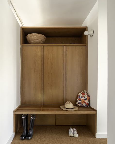 Photo 14 of 20 in Before & After: They Brought Their Buff and Hensman Midcentury Back to Its Original Glory - Dwell Mid Century Modern Mudroom, Mudroom Cabinetry, Staircase Outdoor, Farmhouse Scandinavian, Dwell Magazine, Mud Room Storage, Streamline Moderne, Mudroom Design, Midcentury Home