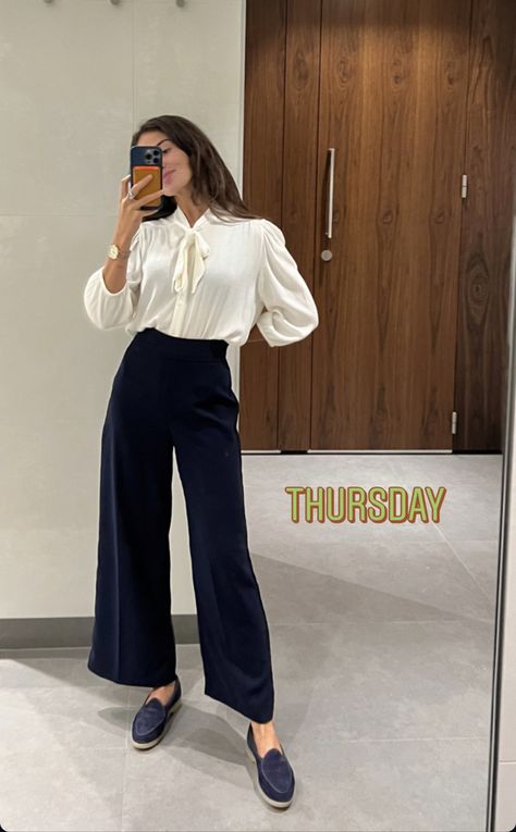 Formal Outfit For Summer, Trouser And Loafers Outfit, Work Outfit Lawyer, Work Outfits Women Formal, Spring Corporate Outfits, New York Corporate Fashion, Carmen Mundt Work Outfit, Cool Corporate Outfits, Corporate Travel Outfit