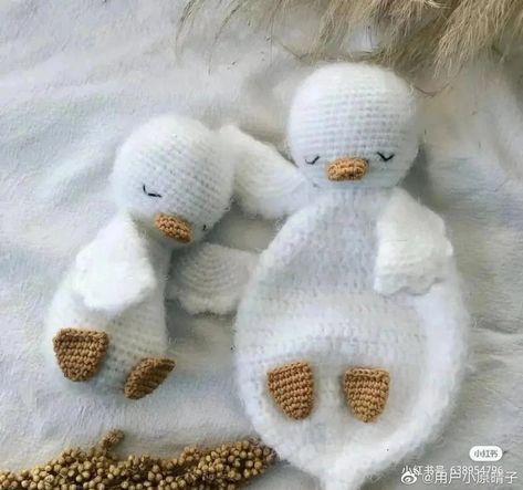 Bird Crochet Pattern, Crochet Baby Booties Tutorial, Crochet Lovey Free Pattern, Small Crochet Gifts, Bird Crochet, Crochet Baby Projects, Crochet Baby Gifts, Crochet Nursery, Crochet Toys Free