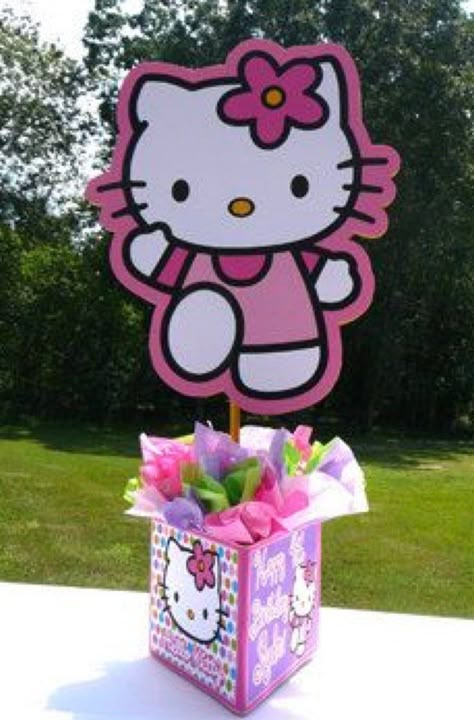 Hello Kitty Centerpieces, Bolo Da Hello Kitty, Hello Kitty Baby Shower, Hello Kitty Birthday Theme, Decoracion Hello Kitty, Hello Kitty Theme Party, Kitty Birthday Party, Kitty Theme, Diy Hello Kitty