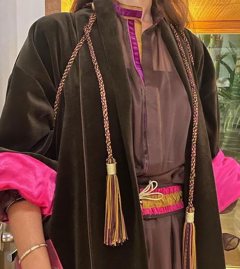 Mode Kimono, Abaya Style, Moroccan Caftan, Traditional Modern, Abayas Fashion, Abaya Fashion, Mode Inspiration, Style Moderne, Linen Pants