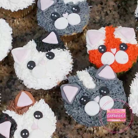 CHRISTINA | Self-taught Baker on Instagram: “I mean, is there a cuter cupcake than a kitten cupcake?? Full tutorial is on my YouTube channel #kittencupcakes #catcupcakes #catcake…” Cat Birthday Cupcakes, Kitten Cupcakes, Kitten Cupcakes Easy, Kitten Cupcakes For Kids, Cat Birthday Party Cupcakes, Cat Themed Cupcakes, Cat Cupcakes Ideas, Cat Themed Cupcake Ideas, Cupcake Cat