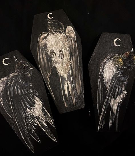 Oddities Painting, Coffin Painting, Dark Academia Diy, Black Flash Tattoos, Coffin Art, Spooky Crafts, Acrylic Inspiration, Art Alternative, Halloween Christmas Tree