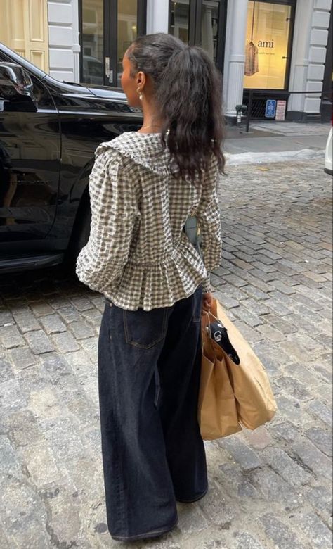 Asian Spring Fashion, Soho House Outfits, Aw24 Fashion Trends, Casual Blouse Outfit, Knit Top Outfit, Paperbag Hose, Creative Clothing, Mode Inspo, Mode Vintage