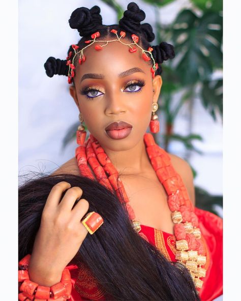 Come Through Elegantly On Your Trad With This Alluring Igbo Beauty Look Igbo Traditional Hairstyles, Igbo Bridal Hairstyles, Igbo Bride Hairstyles, Igbo Hairstyles, Traditional Wedding Hairstyles, Nigeria Hairstyles, Traditional Hairstyles, Native Outfits, Igbo Bride