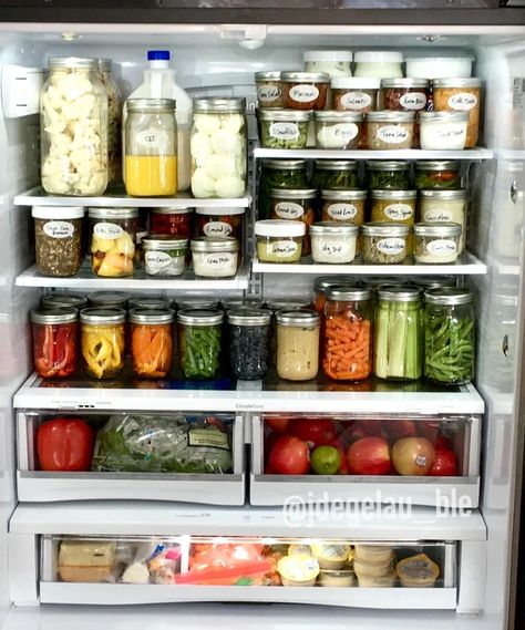 Mason Jar Storage Ideas, Berry Storage, Jar Storage Ideas, Organize Small Kitchen, Fridge Storage Ideas, Organize Pots And Pans, Fridge Freezer Organization, Aesthetic Organisation, Organize Spices