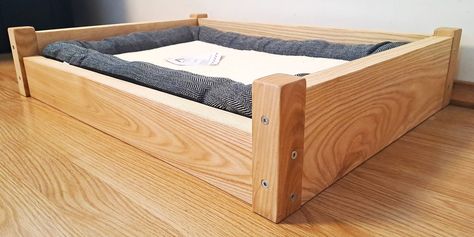 Wood Dog Bed, Wooden Dog Bed, Bed Wooden, Diy Dog Bed, Wooden Dog, Diy Holz, Stylish Beds, Wooden Cat, Comfort Mattress