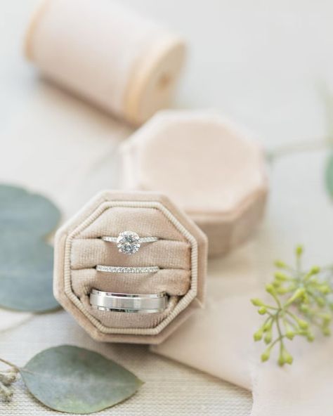 Customize one of our gorgeous velvet ring boxes for your big day! 👰🏻‍♀️💍 Choose between single, double, or triple slot in 9 of our most popular colors🤍 Clean White Aesthetic, Photographer Essentials, Dark Fairytale Aesthetic, Married Ring, Quiet Luxury Aesthetic, Wooden Ring Box Wedding, Wedding Flat Lay, Wedding Ring Pictures, Ring Box Engagement