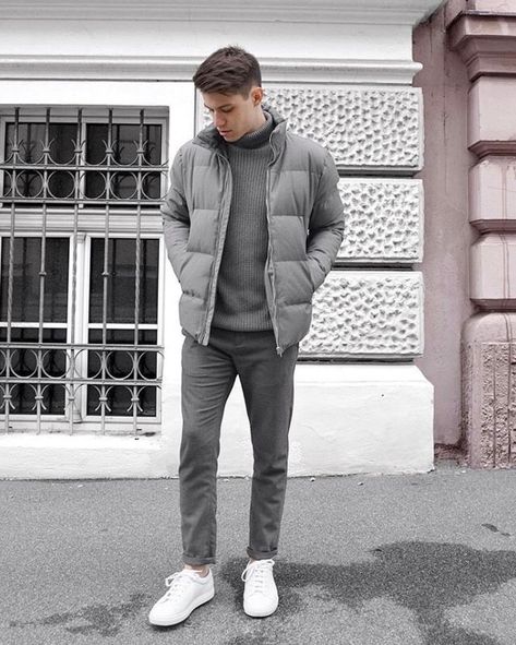 Total Grey Grey Jacket Outfit Men, Grey Jacket Outfit, Outfit Botas, Grey Puffer, Classy Outfits Men, Mens Casual Outfits Summer, Bermuda Jeans, Grey Outfit, Winter Jacket Men