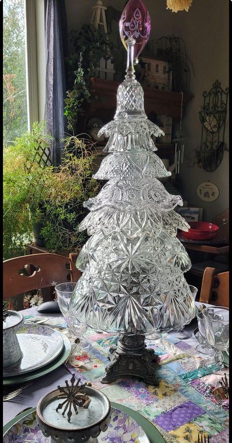 Cut Glass Bowl Christmas Tree, Chandelier Crystals Repurposed Christmas, Crystal Dish Christmas Tree, Cut Glass Christmas Tree, Crystal Christmas Trees, Glass Bowl Christmas Tree Diy, Diy Glass Christmas Tree, Diy Crystal Christmas Tree, Glass Bowl Christmas Tree