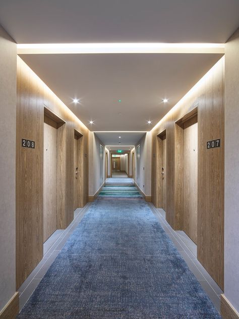 Multifamily Corridor Design, Apartment Corridor, Art Deco Style Interior, Hostels Design, School Building Design, Hotel Corridor, Hotel Hallway, Corridor Design, Corridor Lighting