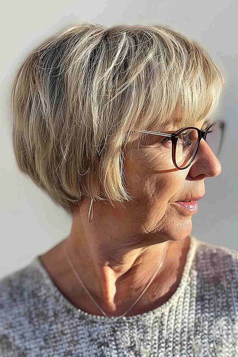 Old Lady Haircut, Curly Hairstyles Updos, Bob Cuts For Women, Updos Easy, Lady Bob, Short Haircuts For Ladies, Haircuts For Ladies, Edgy Short Haircuts, Short Layered Bob Haircuts