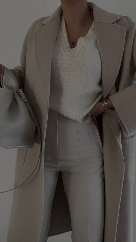 Bossbabe Aesthetic Outfit, Finance Manager Outfit, Ceo Outfit Aesthetic, Wealthy Aesthetic Outfit, Sales Woman Aesthetic, Office Job Aesthetic Business, Business Attire Aesthetic, Women’s Real Estate Outfits, Realestate Agent Outfits Work Attire