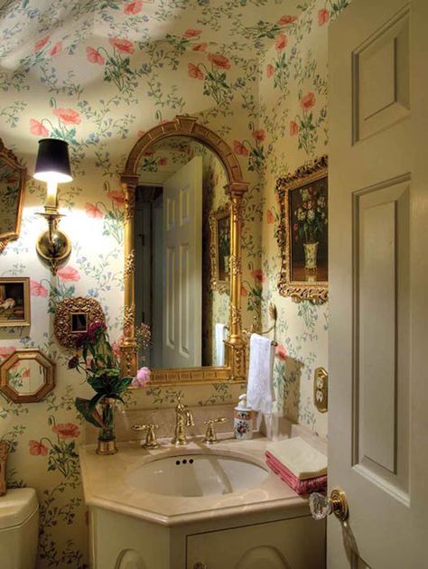 the wallpaper is a bold choice, but I love some of the elements, the mirrors, lamp, vanity all very warm. Parisian Balcony, Baños Shabby Chic, English Decor, Shabby Chic Bathroom, Chic Bathrooms, Trendy Bathroom, Hus Inspiration, Shabby Chic Homes, Chic Home Decor