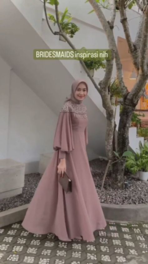 Model Dress Bridesmaid Hijab, Dress Bridesmaid Hijab Simple, Bridesmaid Dresses Hijab Gemuk, Model Dress Bridesmaid, Gaun Bridesmaid Hijab Satin, Ootd Kondangan Dress, Baju Bridesmaid Muslim, Baju Bridesmaids, Model Bridesmaid