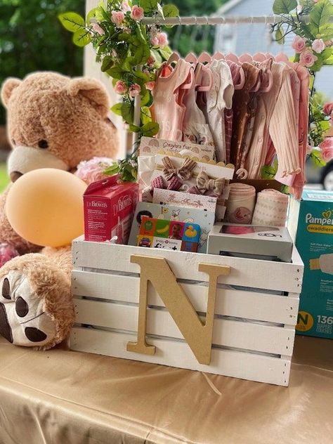 Baby Closet Crate Gift basket-baby Shower Gift Basket-baby - Etsy Baby Shower Clothes, Newborn Gift Basket, Baby Shower Gift Box, Gift Crates, Idee Babyshower, Baby Shower Baskets, Baby Shower Gift Basket, Cadeau Baby Shower, Diy Baby Shower Gifts