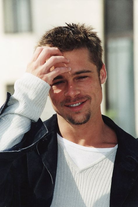 💐 on Twitter: "brad pitt, 1995… " Brad Pitt Short Hair, Brad Pitt Vampire, Brad Pitt Tattoo, Brad Pitt Haircut, Brad Pitt Hair, Ocean's Eleven, Brad Pitt Photos, Brad And Angelina, Joe Black