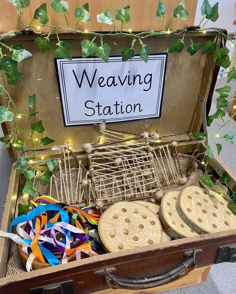 All About Me Reception Activities, Threading Activities For Preschoolers, Natural Classroom Ideas, Microschool Classroom, Reggio Activities Preschool, Outdoor Classroom Eyfs, Weaving Station, Nature Daycare, Nursery Activities Eyfs