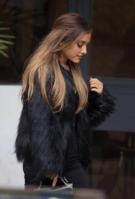 ariana-grande-hair-down Ariana Grande Hair, Trending Hair, Ariana Grande Outfits, Ariana Grande Style, Hair Therapy, Hair Masks, Ariana Grande Photos, Ariana Grande Pictures, Ariana G