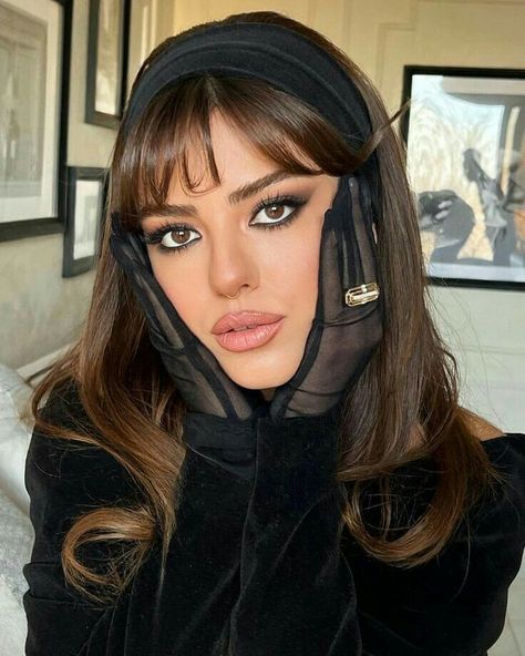 Mob Wife Makeup, Maquillage On Fleek, Smink Inspiration, Makati, Glam Makeup, Pretty Makeup, Aesthetic Makeup, Beauty Inspiration, Hairstyles With Bangs