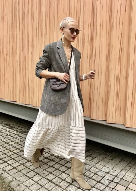 Blazer With Dress Outfit Classy, Blazer Cuadros Outfit, Dresses With Blazers Outfit, Oversized Blazer With Dress, Maxi Dress With Blazer, Long Dress Boots, Formal Jackets For Women, Minimalist Winter Outfit, Blazer Boots