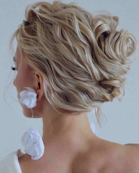 20 Gorgeous Wedding Updos for Every Type of Bride Medium Hair With Curls, Twist Wedding Hair, French Twist Wedding Hair, French Twist Wedding, Heart Shaped Face Hairstyles, French Twist Updo, Bridesmaid Updo, Twist Updo, Large Curls