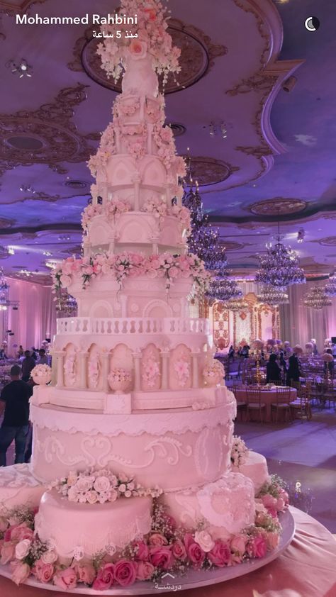 Elaborate Wedding Cake Wedding Cake Big Beautiful, Huge Wedding Cakes Unique, Giant Wedding Cakes Elegant, Wedding Cakes Fancy, Elaborate Wedding Cakes, Wedding Cake Extravagant, Wedding Cake Princess, Princess Wedding Cake, Wedding Cake Luxury