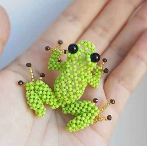 Seed Bead Frog Pattern, Beaded Frog Pattern, Frog Bead Pattern, Bead Frog, Beaded Frog, Beaded Animals Tutorial, Pony Bead Animals, Bead Animals, Seed Bead Projects