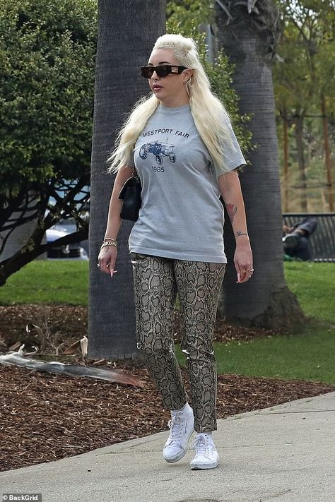 Amanda Bynes takes a leisurely stroll by way of the mall with a buddy after cancelling her podcast | howthingsworks.in Check more at https://howthingsworks.in/amanda-bynes-takes-a-leisurely-stroll-by-way-of-the-mall-with-a-buddy-after-cancelling-her-podcast/ | howthingsworks.in Black Hair Dye, Santa Anita, What A Girl Wants, Amanda Bynes, Fashion Institute, Warren Buffett, Latest Celebrity News, Berkshire Hathaway, Bank Of America