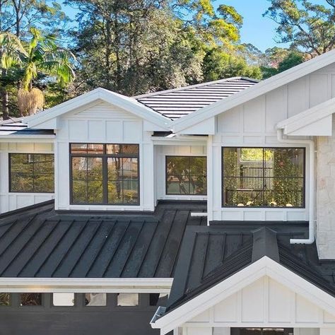 Artisan Exterior on Instagram: "'Modern Australian Farmhouse Style.⁠
This style speaks to all of us.⁠
⁠
Rustic yet minimal and modern.⁠
⁠
A union of horizontal weatherboard, board and batten & cut stone combined with a large covered porch & a white, beige or black exterior colour palette create this look.' - @rosewoodhomesau⁠
⁠
Features Artisan Exterior Product: ⁠
Jaiba organic stone wall cladding &⁠
Olive limestone pavers⁠
⁠
Artisan Exterior is a proud member⁠ of @the_landscape_association.⁠
⁠
⁠
⁠
#rwhpymblefarmhouse #modernaustralianfarmhouse #contemporaryarchitecture #architecturedaily #australiaarchitecture #interiordesign #auinteriordesign #architects #auarchitects #australiaarchitects #australiainteriordesign #homeideas #homeinspiration #architecturalinspiration #homeinspo⁠ #housetou Exterior Colour Palette, Artisan Exterior, Australian Farmhouse, Large Covered Porch, Limestone Pavers, Exterior Color Palette, Stone Wall Cladding, Board And Batten, Black Exterior