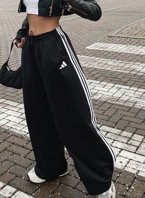 Adidas Aesthetic Outfit, Baggy Clothes, Adidas Sweatpants, Swaggy Outfits, Mode Inspiration, Teen Fashion Outfits, Dream Clothes, Comfy Outfits, Cute Casual Outfits