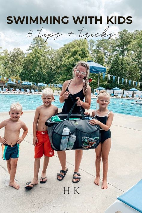 Best Pool Bag For Moms, Pool Hacks With Kids, Pool Tips And Tricks Life Hacks, Swimming Bag Essentials, Pool Bag Organization, Swim Hacks, Tips For Swimming, Pool Cooler, Pool Bag Essentials