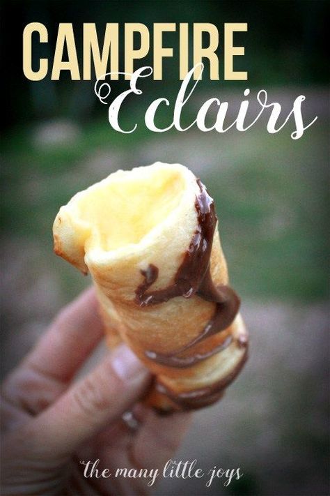 This easy-to-make dessert is one of my favorite camping recipes from my childhood. It's fun to make and is guaranteed to be a highlight of your next camping trip. Campfire Eclairs, Campfire Dessert, Campfire Desserts, Zelt Camping, Camping Desserts, Easy To Make Desserts, Campfire Food, Campfire Cooking, Camping Recipes