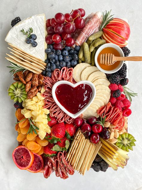 Carcurie Board Valentines, Sweet Treat Board, Charcutero Board Ideas, V Day Charcuterie Board, Proposal Charcuterie Board, Valentines Platter Ideas, Galantines Day Charcuterie Board, Charcuterie Board Valentine’s Day, Love Charcuterie Board