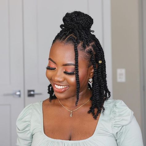 @riah.jem • Instagram photos and videos Twist Without Extensions, Short Twist Hairstyles, Short Crochet Twist, Short Twist, Hairstyle For Black Women, Short Hair Twist Styles, Short Twists, Marley Hair, Two Strand Twist