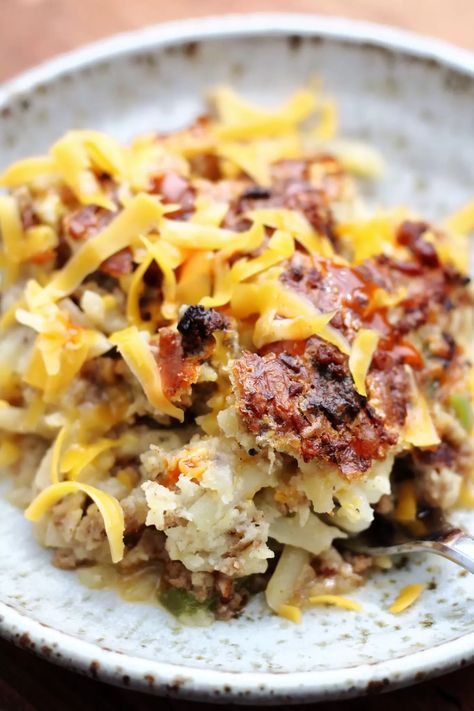 Montana Casserole--a hearty biscuit, egg and sausage breakfast casserole that comes from the Amish in Montana. Montana Casserole, Tailgate Breakfast, Blueberry Jello, Casserole Meals, Heavens Gate, Hawaiian Recipes, Better Breakfast, Brunch Eggs, Food Candy