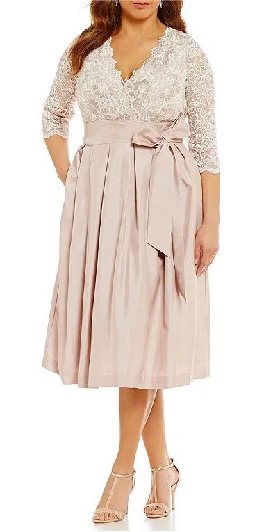 33 Plus Size Wedding Guest Dresses {with Sleeves} - Alexa Webb Wedding Guest Dresses With Sleeves, Gaun Koktail, Plus Size Cocktail, Plus Size Wedding Guest, Plus Size Wedding Guest Dresses, Sukienki Plus Size, Best Wedding Guest Dresses, Plus Size Cocktail Dresses, Mother Of Groom Dresses