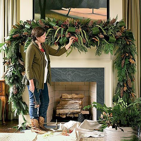 Lush & Sophisticated Mantel Holiday Mantel Decorating Ideas, Mantel Cover, Mantle Christmas, Christmas Garlands, Holiday Mantel, Christmas Mantel Decorations, Christmas Mantle, Navidad Diy, Christmas Fireplace