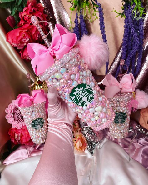 Www.viala-crafted.com . . #custommade #starbucks #starbuckstumbler #starbuckscups #starbucksdrinks #starbuckstumblers #starbuckssecretmenu #pink #pinkobsession #pinklouisvuitton #lv #tumblers #customcups #starbuckscustomcup #pinkasthetic Christmas Cubicle Decorations, Bling Cups, Starbucks Cup Design, Starbucks Cup Art, Fancy Cup, Rhinestone Tumbler, Rhinestone Cups, Disney Cups, Rhinestone Projects