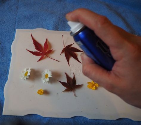 Resin Techniques, Resin Things, Preserving Flowers, Flowers In Resin, Flowers Resin, Learning To Embroider, Resin Crafts Tutorial, Diy Resin Projects, Resin Jewelry Diy