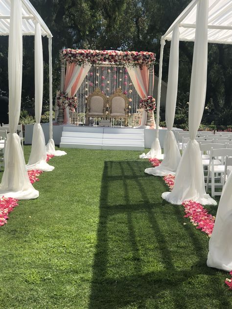 Mandap Simple, Outdoor Mandap Decor Indian, Lawn Wedding Decor Indian, Tent Mandap Decoration, Engagement Decorations Indian Stage Simple, Outdoor Indian Wedding Mandap, Indian Wedding Garden Mandap, Mandap Decor Indian Outdoor Day, Indoor Wedding Decorations