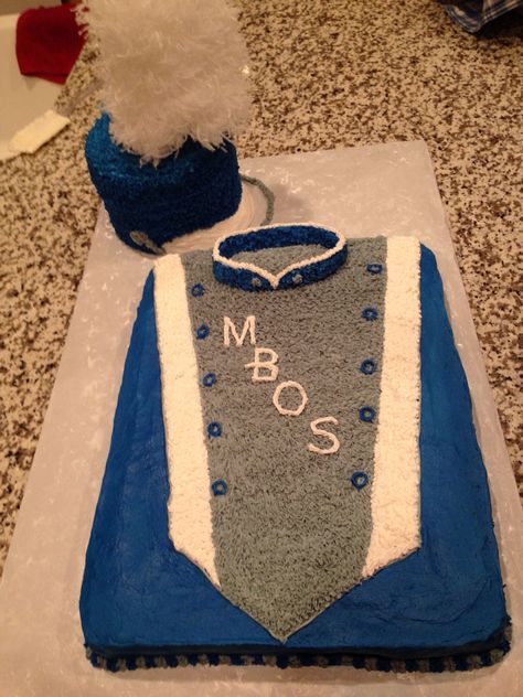 Marching band cake Marching Band Cupcakes, Band Cake, Marching Band Cake Ideas, Marching Band Cake, Drum Birthday Cakes, Mom Brunch, Marching Band Gift, Drum Cake, 16th Birthday Decorations