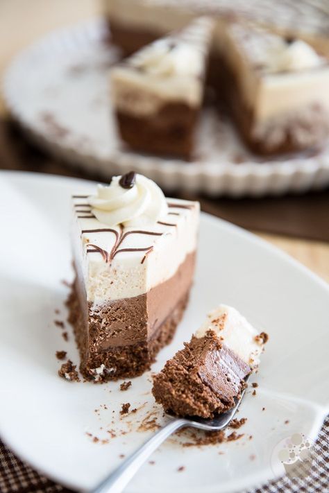 No-Bake Chocolate Kahlua Cheesecake | eviltwin.kitchen No Bake Kahlua Cheesecake, Chocolate Coconut Desserts, Foods To Sell, Boozy Cupcakes Recipes, Kahlua Cheesecake, Apple Cider Cocktails, Cheesecake Cream Cheese, Kahlua Recipes, Cheesecake Cream