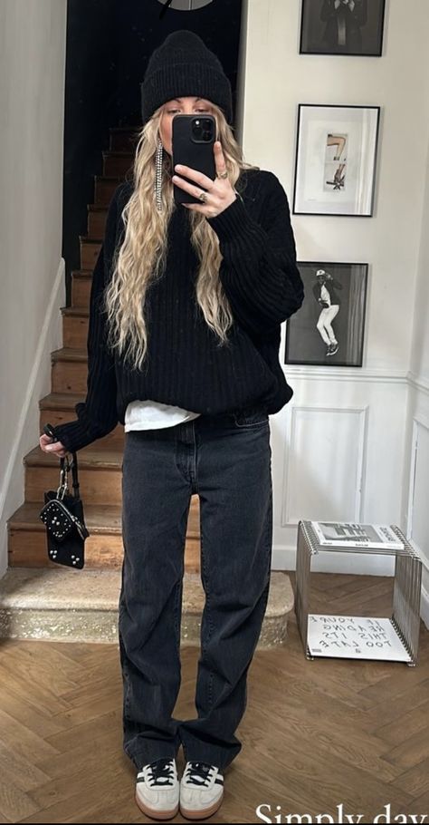 Casual Put Together Outfits Winter, Desert Casual Outfit, Outdoorsy Goth Style, Black Trousers Converse Outfit, Lightweight Sweater Outfit, Easy Street Style Outfits, Dark Hair Fashion Outfits, Haunted Trail Outfit Ideas, Black Overalls Winter Outfit