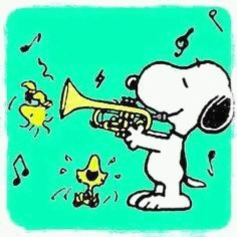 Snoopy Music, Woodstock Snoopy, Snoopy Comics, Music Listening, Music Cartoon, Watercolor Birthday Cards, Snoopy Images, Peanuts Snoopy Woodstock, Peanuts Characters