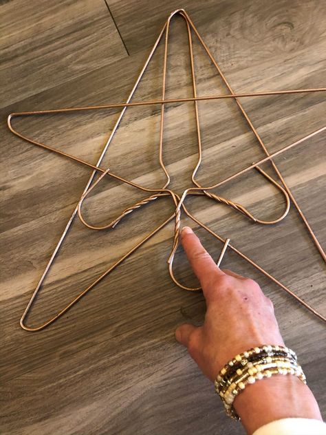 DIY Twine Star - The Shabby Tree Julkransar Diy, Wire Hanger Crafts, Twine Diy, Twine Crafts, The Shabby Tree, Hanger Crafts, Shabby Tree, Tie A Knot, Bows Diy