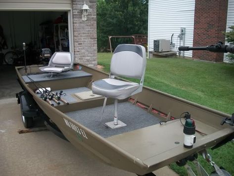 DIY Jon Boat Deck | Deck install in 1436 - TinBoats.net 1436 Jon Boat, Fishing Boat Seats, Jon Boat Fishing, Jon Boat Modifications, Boat Upgrades, John Boats, Free Boat Plans, Aluminum Fishing Boats, Flat Bottom Boats