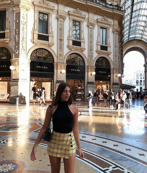 Milan Outfits Aesthetic, Outfit Ideas For Milan, Paris Outfits In Summer, Europe Summer Outfits Aesthetic, Outfits For Milan Summer, Summer Outfits Milan, Outfits In Paris Summer, Outfits For Milan Italy, Summer Milan Outfits